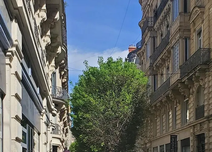 Le Patio Superbe T3 Climatisation Terrasse Wi-fi Netflix 15 Mn Coeur De 70 M2 Apartmán